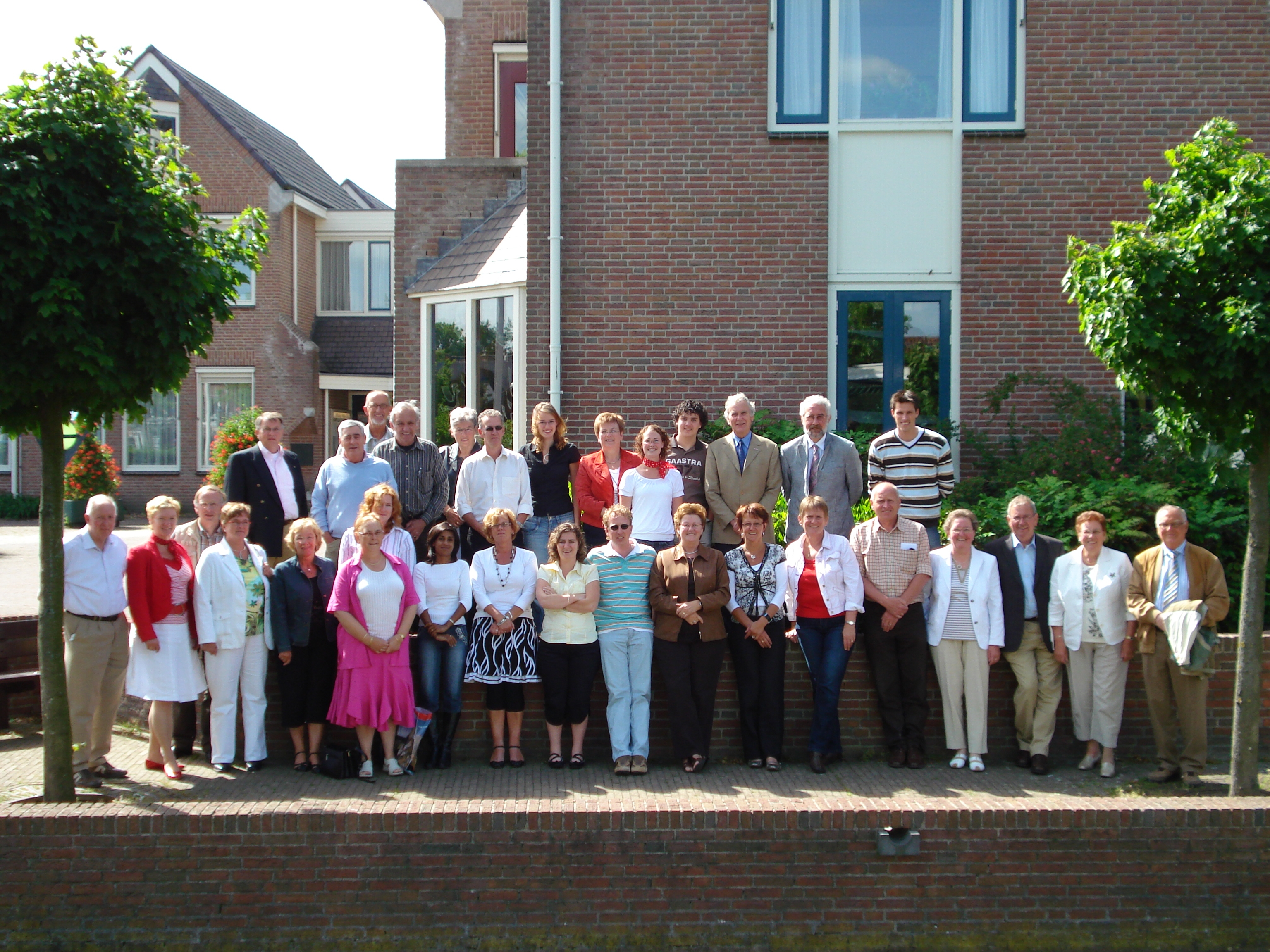 Foto de complete groep bezoekers op de foto